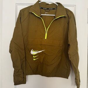 Nike women Running 🏃‍♀️ jacket Windbreaker